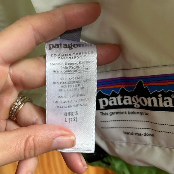 Patagonia, light weight puffer jacket, kids size large or 12 - Picture 14 of 14